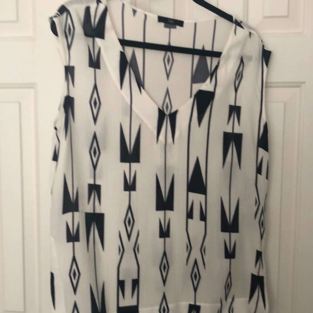 My women’s large short sleeve top with side slots